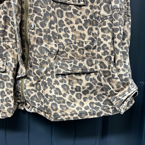 Excellent used condition animal print jacket Smoke free Worn  a handful of times - Picture 8 of 10